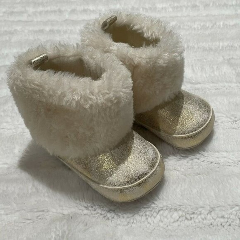Rising Star Baby Girl Gold Metallic Faux Fur Trim Crib Boots Size 1 3-6 Months
